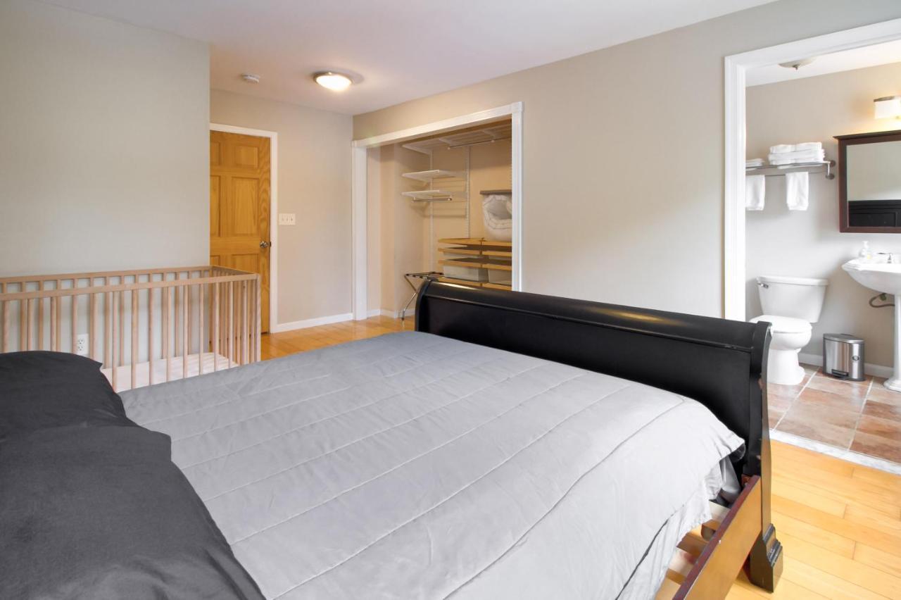 The Gray House By Gallaudet 4 Bedroom 3 Ba *